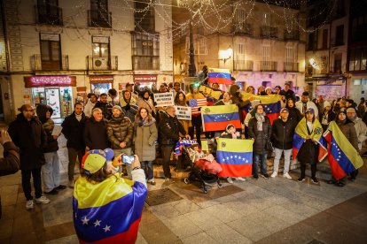 La comunidad venezolana se concentra para festejar el fin del régimen de Nicolás Maduro.