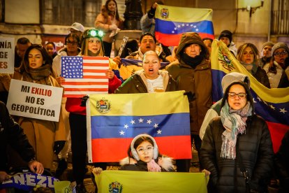 La comunidad venezolana se concentra para festejar el fin del régimen de Nicolás Maduro.