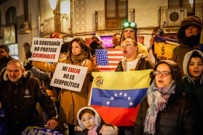 La comunidad venezolana se concentra para festejar el fin del régimen de Nicolás Maduro.