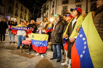 La comunidad venezolana se concentra para festejar el fin del régimen de Nicolás Maduro.