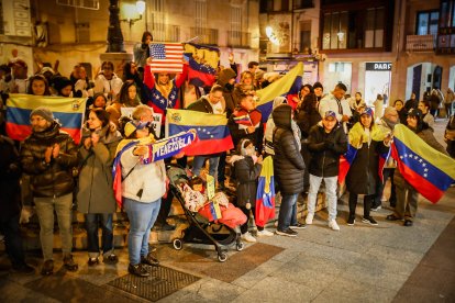 La comunidad venezolana se concentra para festejar el fin del régimen de Nicolás Maduro.