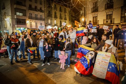 La comunidad venezolana se concentra para festejar el fin del régimen de Nicolás Maduro.
