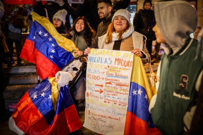La comunidad venezolana se concentra para festejar el fin del régimen de Nicolás Maduro.