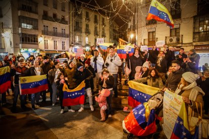 La comunidad venezolana se concentra para festejar el fin del régimen de Nicolás Maduro.