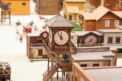 Maqueta de un poblado western en el Espacio Alameda.