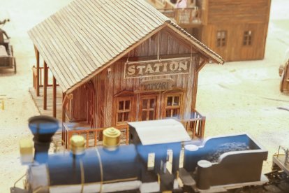 Maqueta de un poblado western en el Espacio Alameda.