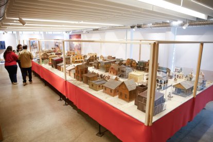 Maqueta de un poblado western en el Espacio Alameda.