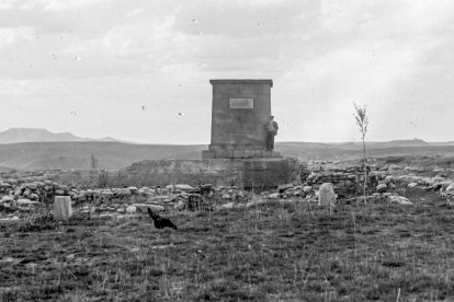 Monolito en el Yacimiento en 1925-29