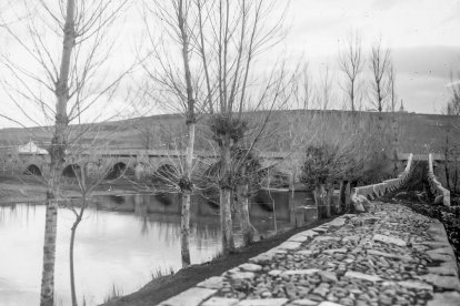 Puente y camino de Garray a Tardesillas entre 1920 y 1940