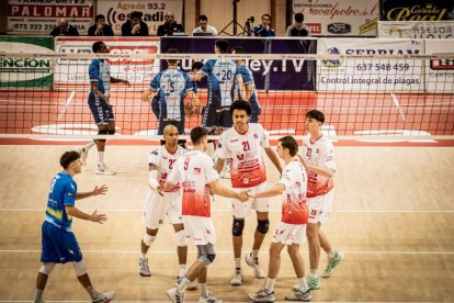 Los celestes pusieron todo el empeño en el duelo
