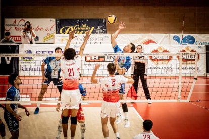 Los celestes pusieron todo el empeño en el duelo