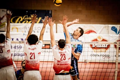 Los celestes pusieron todo el empeño en el duelo