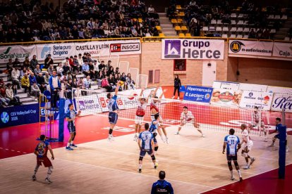 Los celestes pusieron todo el empeño en el duelo