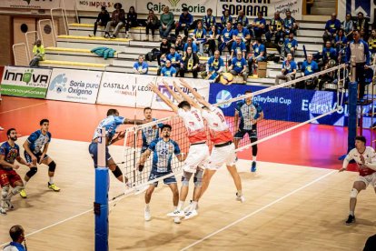 Los celestes pusieron todo el empeño en el duelo