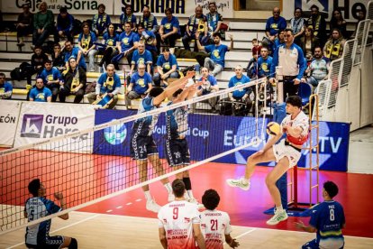 Los celestes pusieron todo el empeño en el duelo