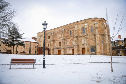 Acumulación de nieve en las calles y parques de Soria.