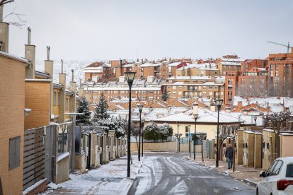Acumulación de nieve en las calles y parques de Soria.