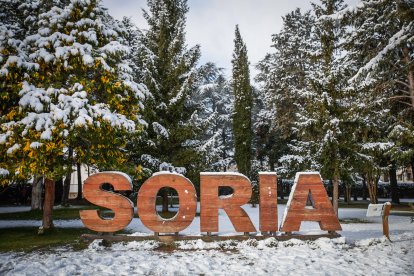 Acumulación de nieve en las calles y parques de Soria.