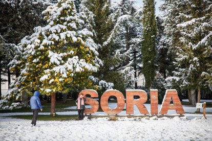 Acumulación de nieve en las calles y parques de Soria.