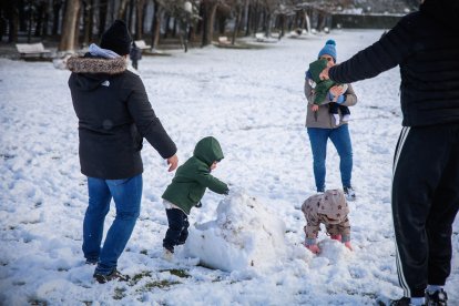 Acumulación de nieve en las calles y parques de Soria.