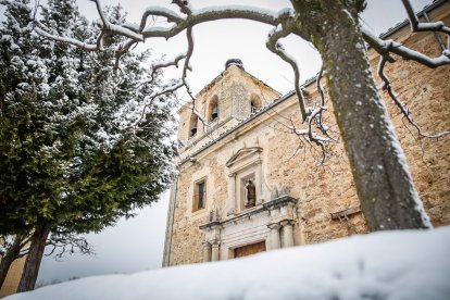 La tradición de Casarejos a golpe de palo y jotas.