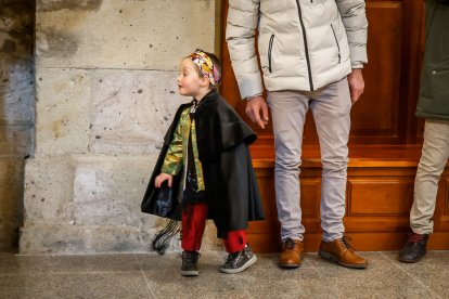 La tradición de Casarejos a golpe de palo y jotas.