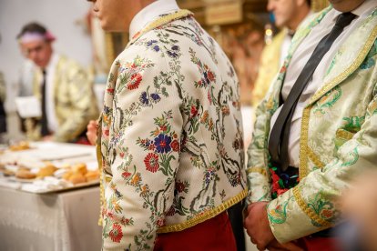 La tradición de Casarejos a golpe de palo y jotas.