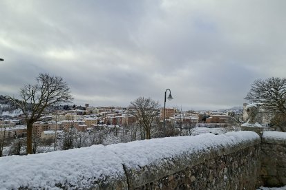 Acumulación de nieve en las calles y parques de Soria.