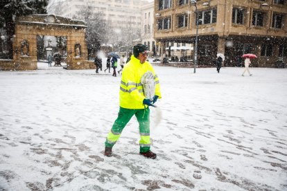 Soria se tiñe de blanco bajo el intenso temporal.