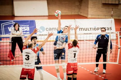 El voleibol soriano sigue de dulce con el Grupo Herce