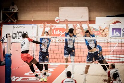 El voleibol soriano sigue de dulce con el Grupo Herce