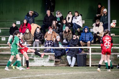 Las colegiales rompen una racha de dos derrotas consecutivas