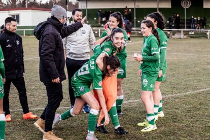 Las colegiales rompen una racha de dos derrotas consecutivas