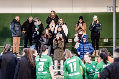 Las colegiales rompen una racha de dos derrotas consecutivas