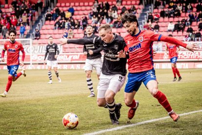 El equipo rojillo se aleja de las opciones de ascenso