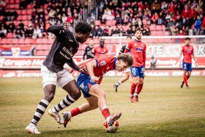 El equipo rojillo se aleja de las opciones de ascenso