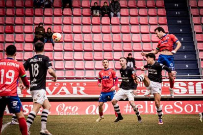 El equipo rojillo se aleja de las opciones de ascenso