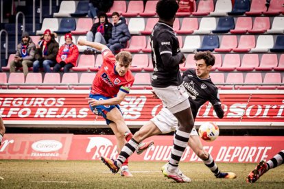 El equipo rojillo se aleja de las opciones de ascenso