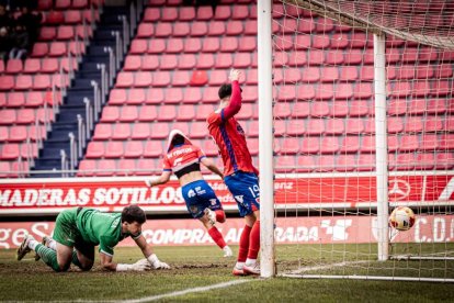 El equipo rojillo se aleja de las opciones de ascenso