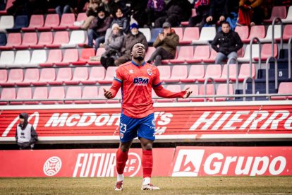 El equipo rojillo se aleja de las opciones de ascenso