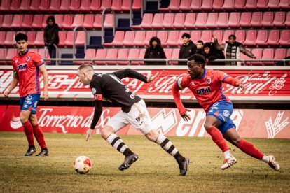 El equipo rojillo se aleja de las opciones de ascenso