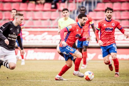 El equipo rojillo se aleja de las opciones de ascenso