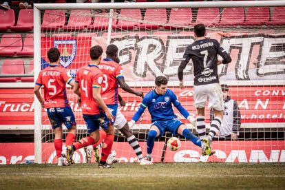 El equipo rojillo se aleja de las opciones de ascenso