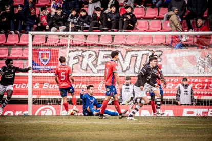 El equipo rojillo se aleja de las opciones de ascenso