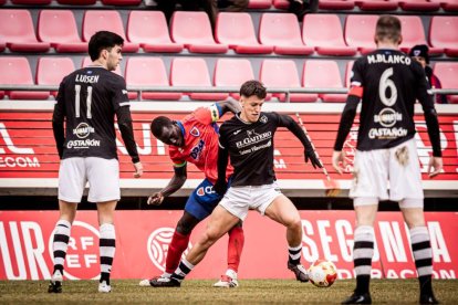 El equipo rojillo se aleja de las opciones de ascenso