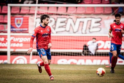 El equipo rojillo se aleja de las opciones de ascenso