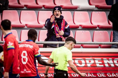 El equipo rojillo se aleja de las opciones de ascenso