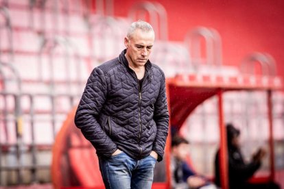 El equipo rojillo se aleja de las opciones de ascenso