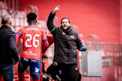 El equipo rojillo se aleja de las opciones de ascenso