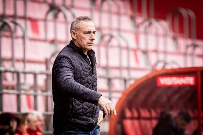 El equipo rojillo se aleja de las opciones de ascenso